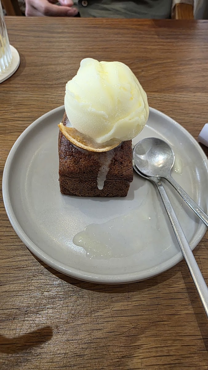 Vanilla Ice Cream with Cake