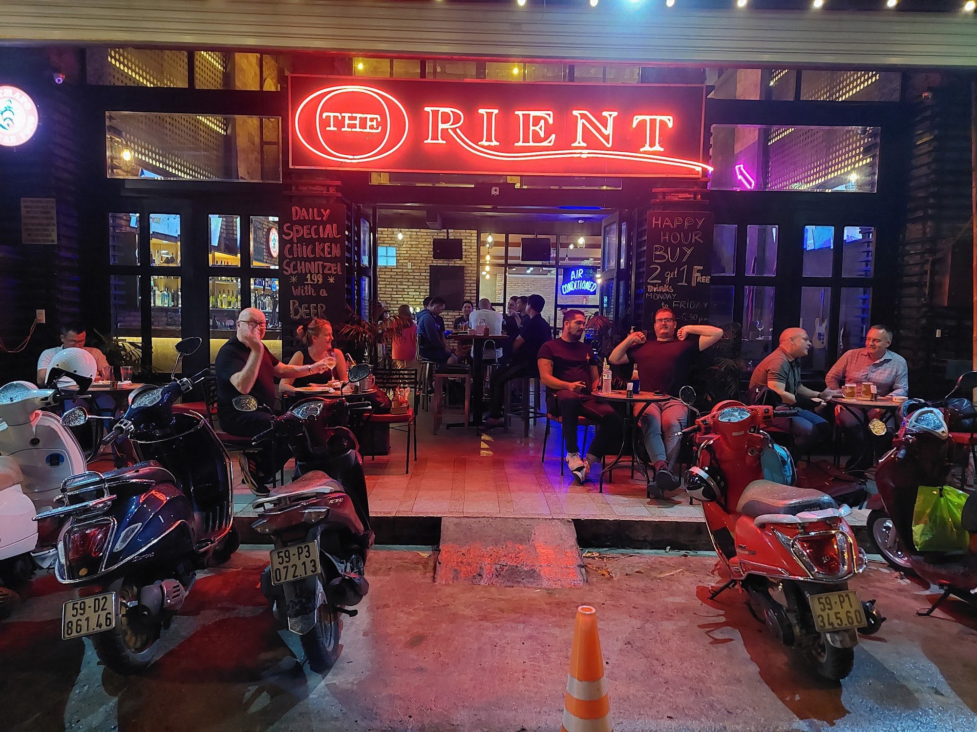THE ORIENT BAR SAIGON photo 5 in Thao Dien