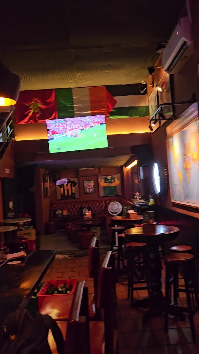The Rabbit Hole Irish Sports Bar photo 4 in Thao Dien