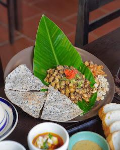 Chickpea Curry with Flatbreads