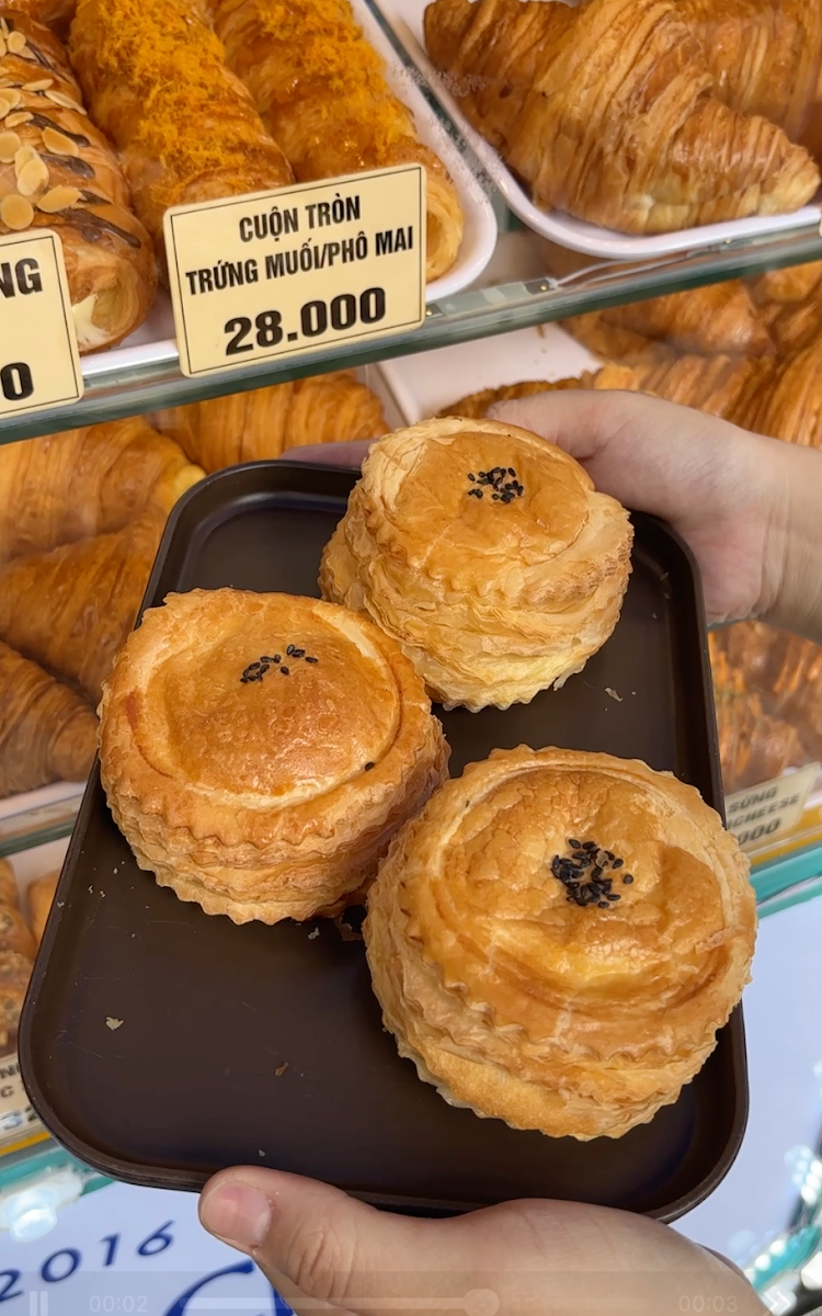 Tiệm bánh Chong Chóng - Bakeries & Desserts in Thao Dien