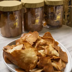 Almond tile cake at Tiệm bánh mì Ryoyu Bakery