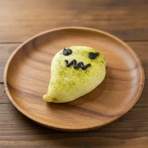Mochi Mask at Tiệm bánh mì Ryoyu Bakery, Thao Dien