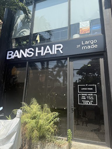 The image shows an exterior view of a hair salon named 'BANS HAIR' with the tagline 'Largo made'. The establishment is located on the ground floor, as
