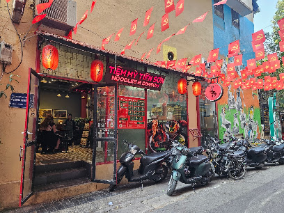 Tiệm Mỳ Tiên Sơn - Noodles and Dimsum Restaurant in Ha Noi - exterior