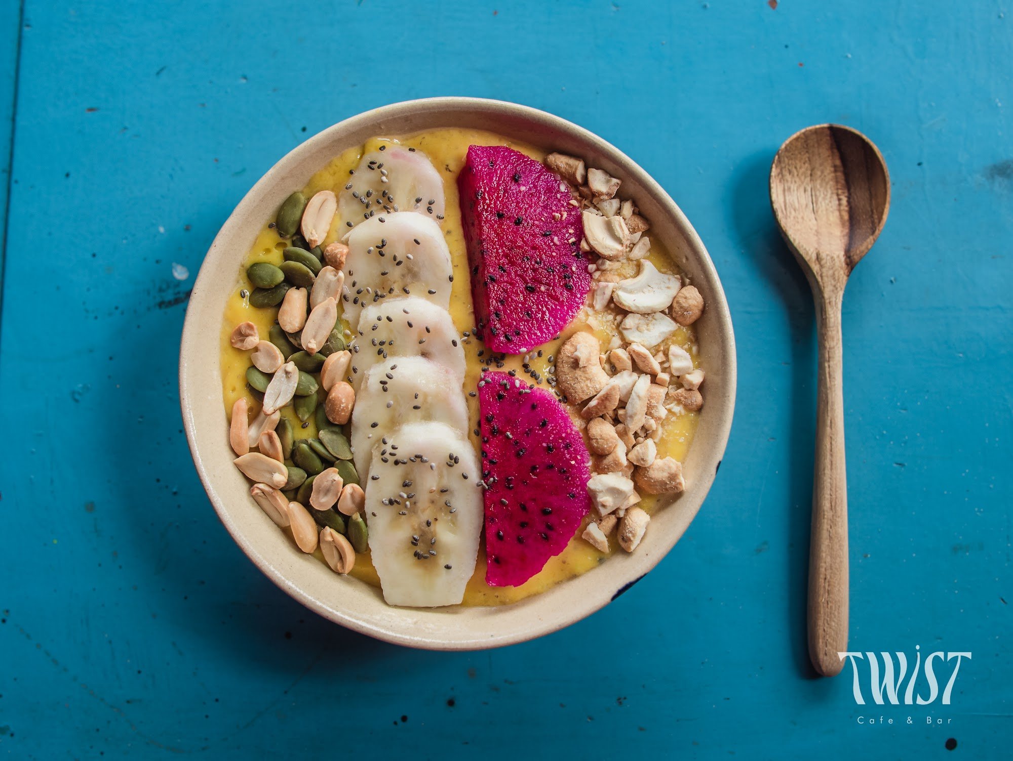 Dragon Fruit and Banana Smoothie Bowl