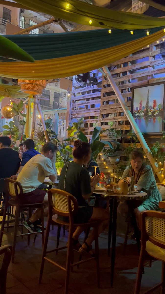 Vietnam Harvest - Cafe & Restaurant Tropical Bar - Pizza in Thao Dien