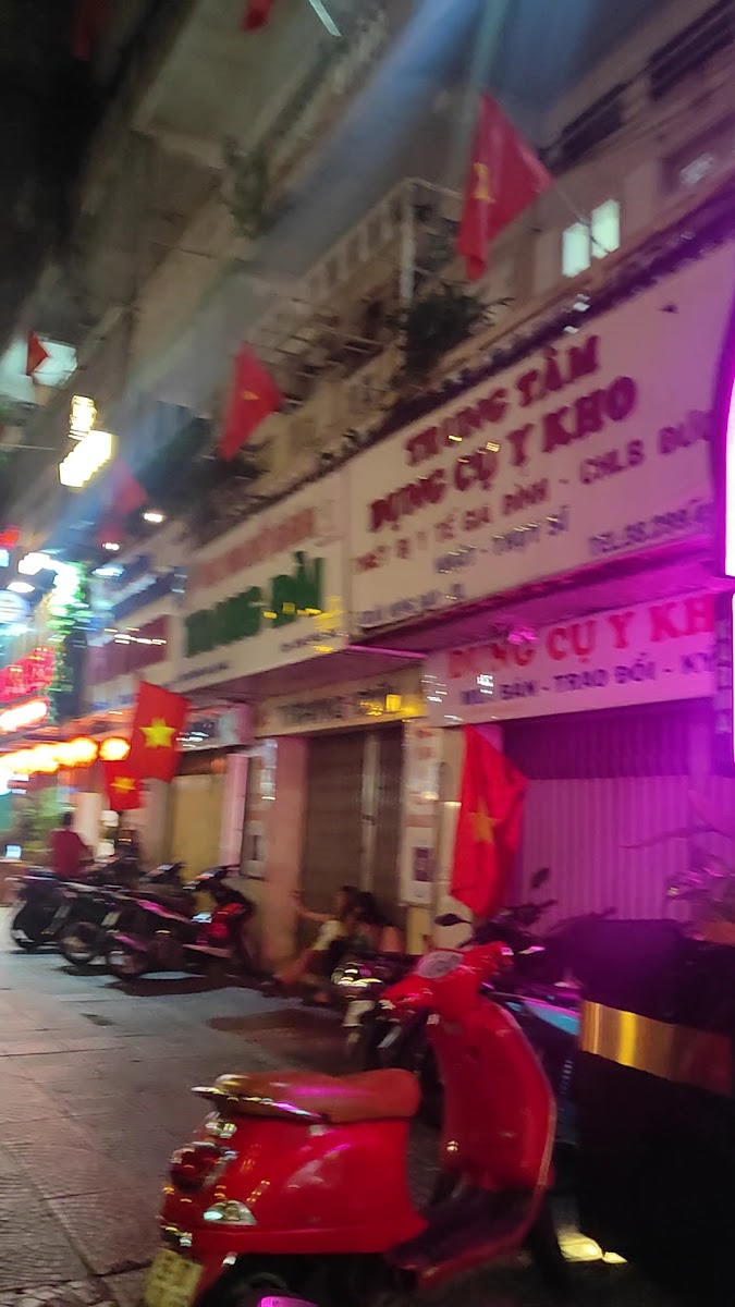 VOTRI - Cabinet of Curiosities - Cocktail Bar in Thao Dien