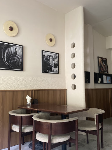 XÀO XẠC BAR - Quán Rượu Dưới Hiên photo 4 in Thao Dien