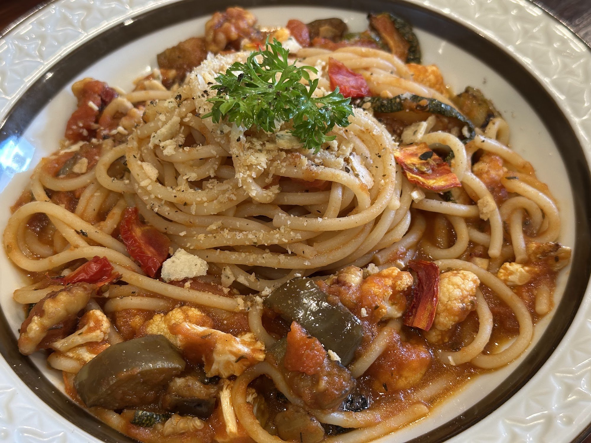 Pasta with mixed vegetables and seafood
